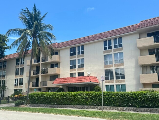 Building Photo - 1000 Spanish River Rd Unit 3b
