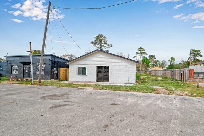 6507 Laura Koppe Rd
