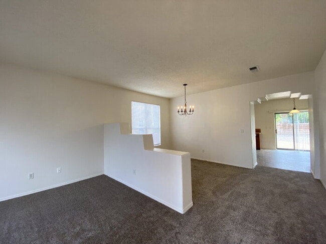 2 STORY SW STYLE HOME W/LOFT