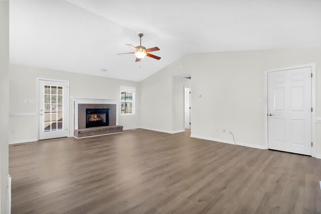 Photo - 705 E Hightree Ln