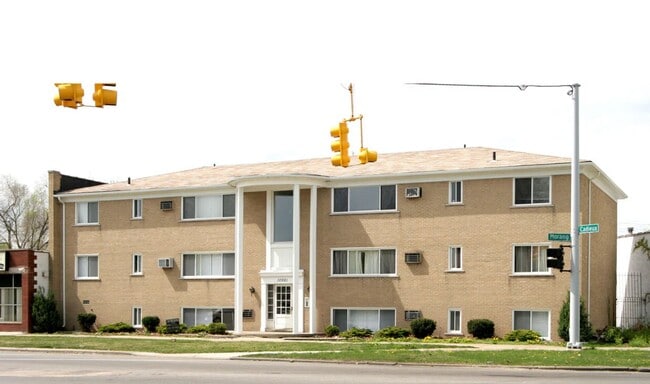 Building Photo - ONE BEDROOM APARTMENT COMING AVAILABLE! NO... Unit Apt 4