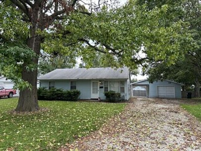 Building Photo - 1405 Holly Hill Dr Rental