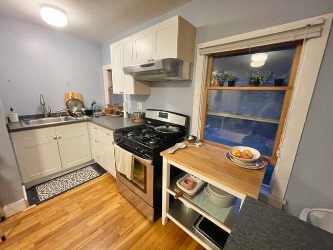 Photo - 403 Hector St