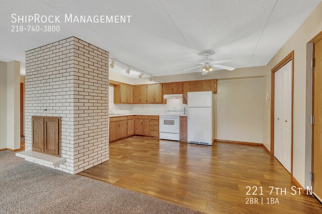 Photo - 221 7th St N