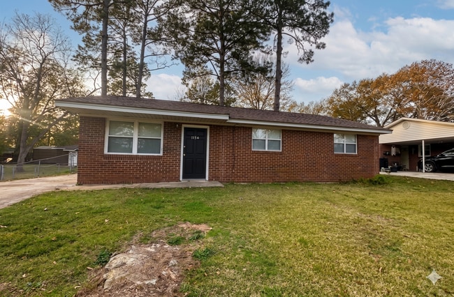 Building Photo - 1154 Lakewood Dr