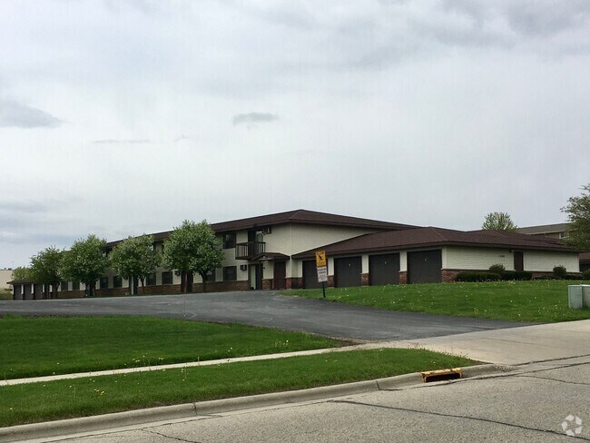 Building Photo - 700 - 1549-1641 Dayton St. Rental