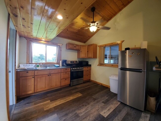 Photo - 995 Ainalako Rd