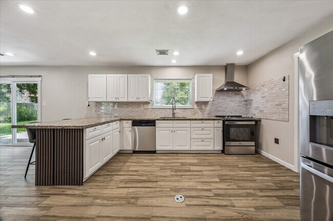 Photo - 405 N Fulton St
