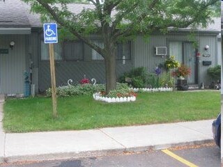 Photo - Lake Manor Apartments