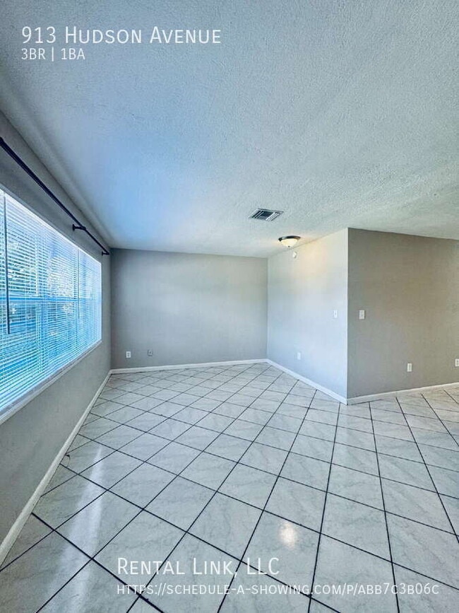 Photo - 913 Hudson Ave