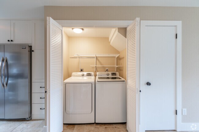 Lavandería dentro del apartamento - Kempwood Place Townhomes