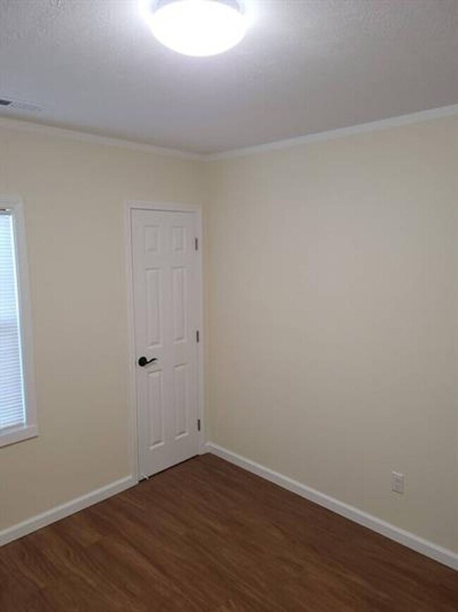 Photo - 1538 Longfield Ave