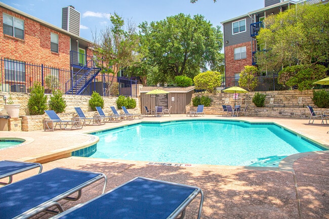 Oaks of Northgate Apartment Homes