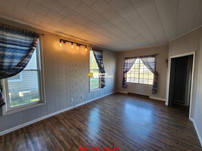 Photo - 2 Bed Duplex in Oshkosh, WI - Perfect for cozy living! Unit 421 Otter Ave