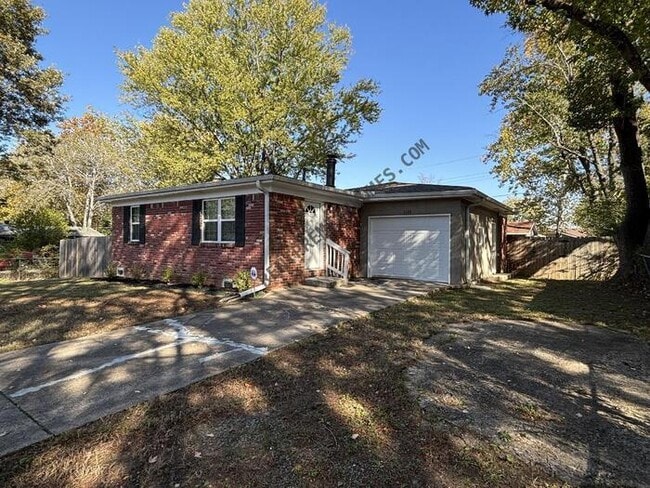 Building Photo - 1120 Sorrells Dr