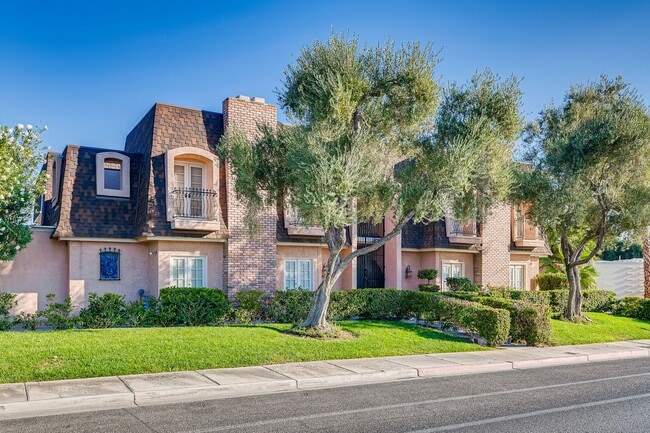 Immaculate 2 bedroom condo with all the ap... - Immaculate 2 bedroom condo with all the ap...