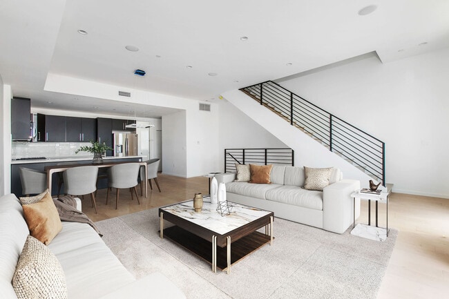 Photo - 2017 S Redondo Blvd