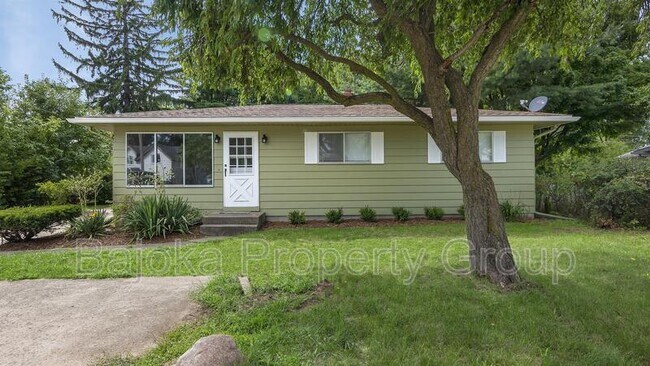 Photo - 265 N Milford Rd