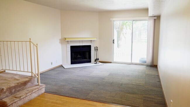 Living Room - 5325 S Beacon Hill Cir Unit #140