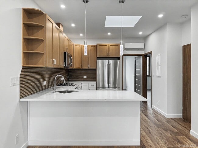 Photo - 71-11 72nd St Unit 2