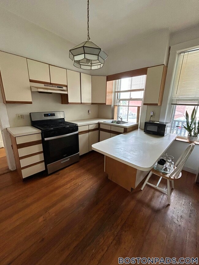 Building Photo - 1675 Beacon St Unit 2 Rental
