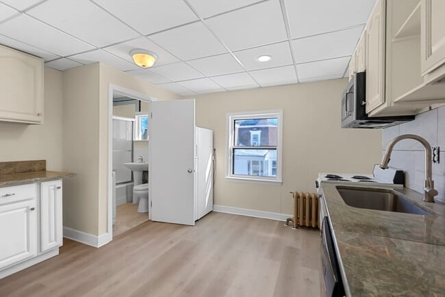 Photo - 119 Bank St Unit 2