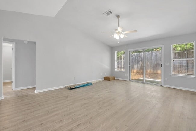 Building Photo - 700 Liberty St Unit B