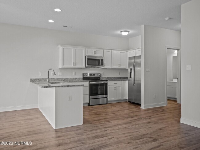 Photo - 215 Verrazzano Ln
