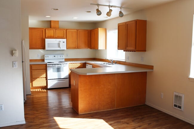 Photo - 433 NE Morton St