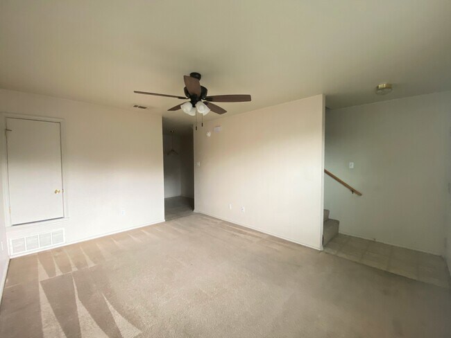 Photo - 1610 Aztec Trce Unidad #B