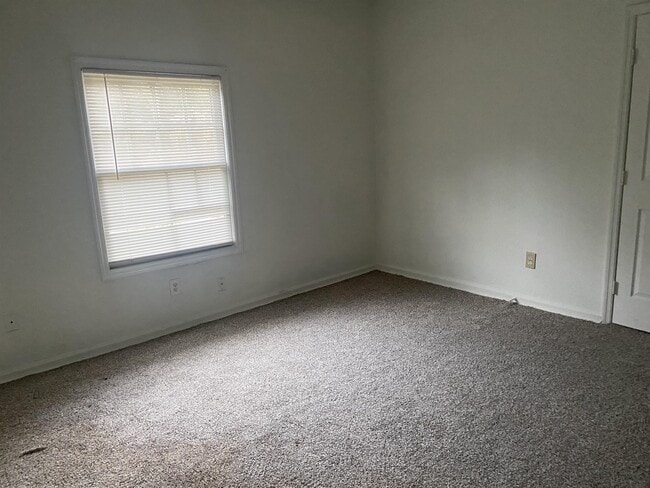 Photo - 558 Cleveland St