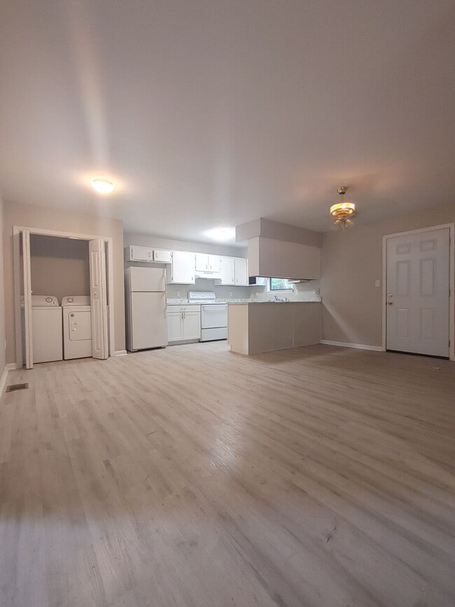 Spacious 2 Bedroom/2 Bath