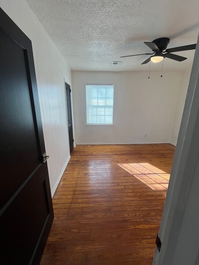 Photo - Spacious 2 bedroom 1 bath home for lease