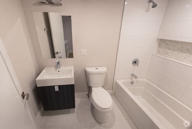 Building Photo - 14 Sumner St Unit 1 Rental