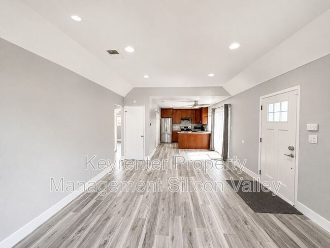 Photo - 399 Don Basillo Way