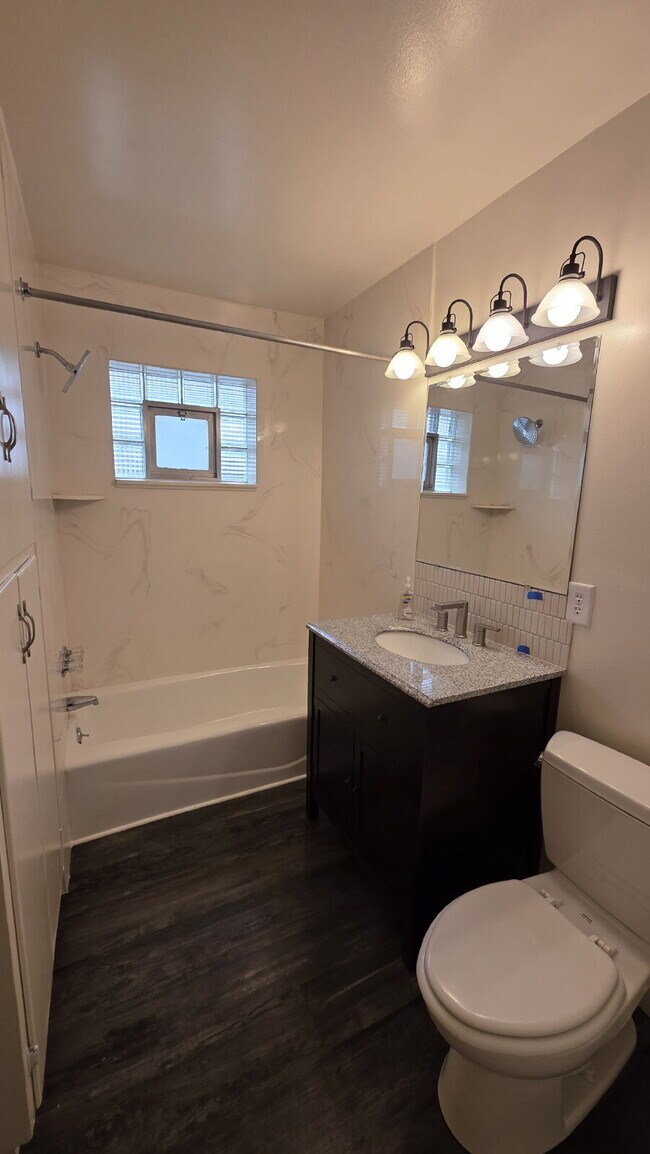 Photo - 1060 36th St