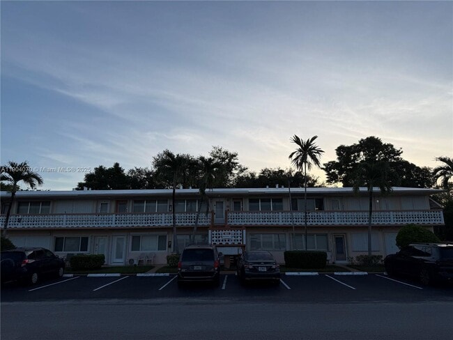 Photo - 815 SW 10th Terrace Unidad 15V