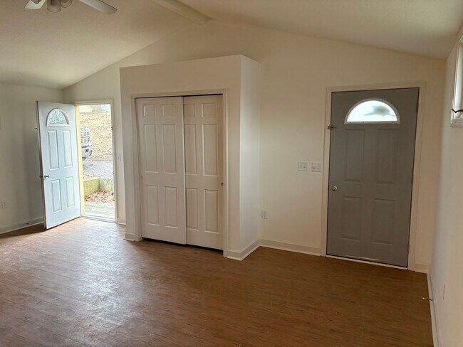 Photo - 1 Bedroom Efficiency on Wawasee - Year Round Rental!