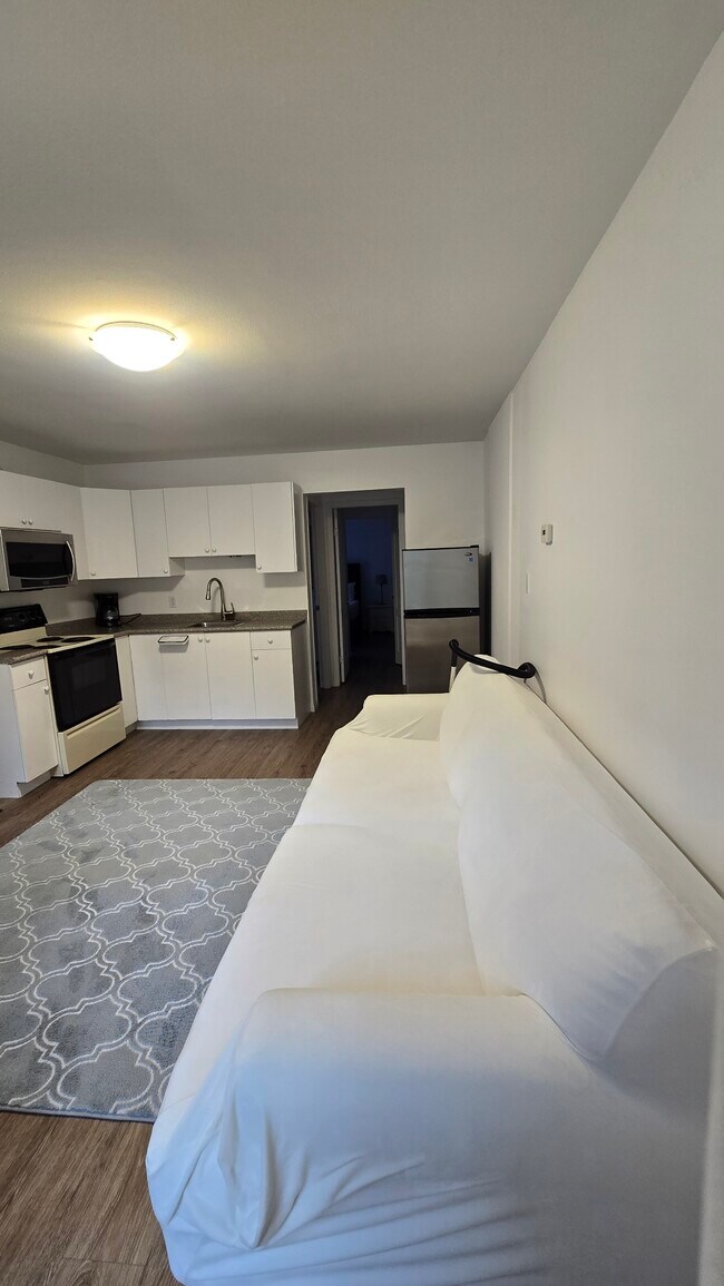 Photo - 13731 115 Av