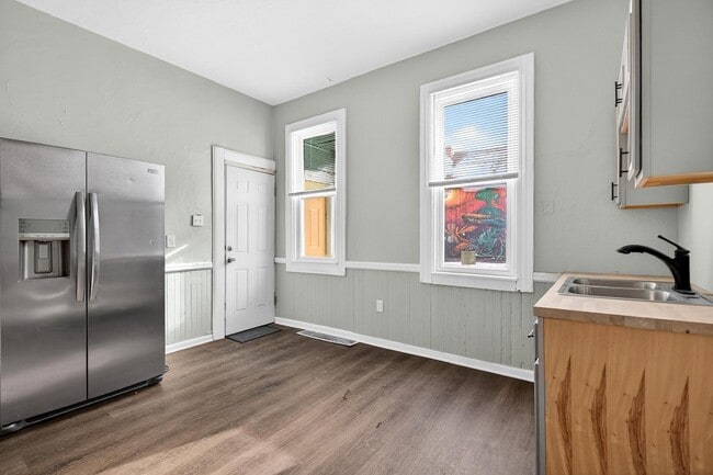 Building Photo - 3356 W 44th St