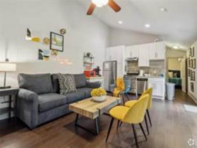 Building Photo - 1139 1/2 Poquito St Unit 3 Rental