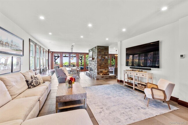 Photo - 16 Old Field Woods Rd