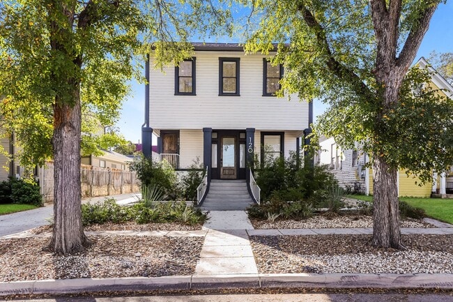 Building Photo - 120 E Magnolia Ave Unit 201