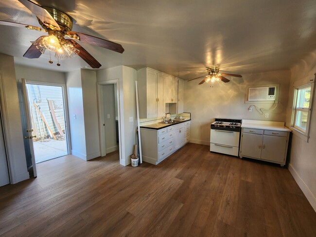 Building Photo - Cozy Studio Rental