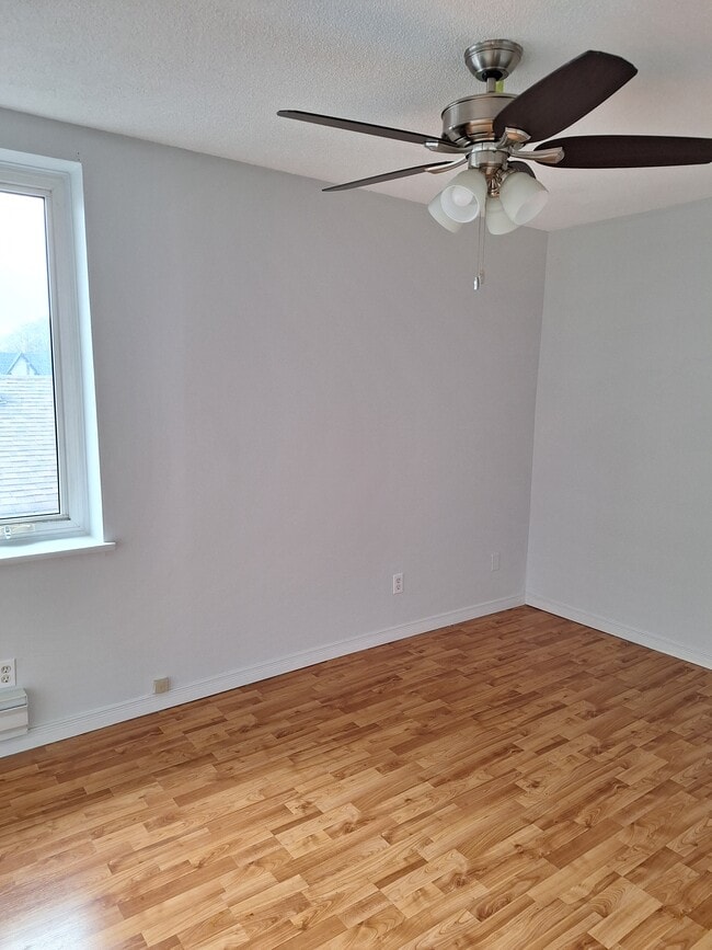 Photo - 6 Garrow Av Unit 3