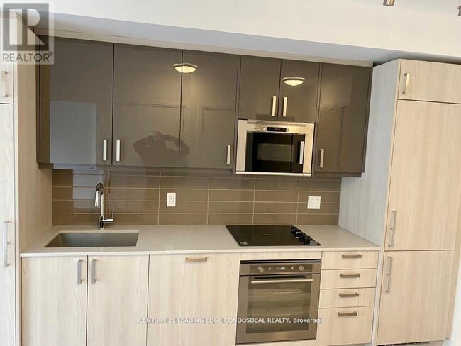 Photo - 77 Mutual St Unité 706