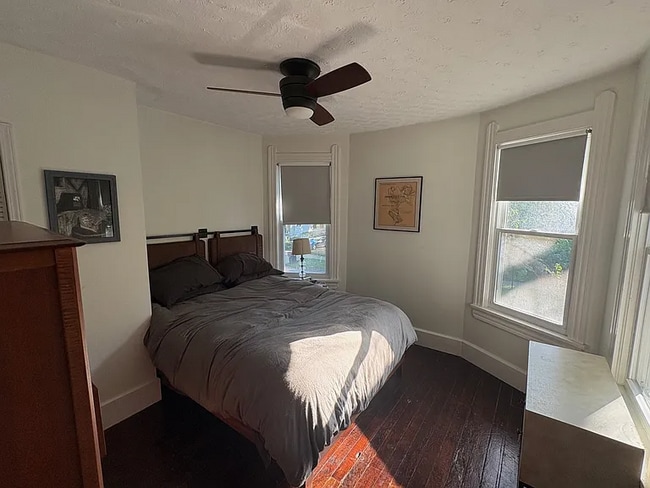 Bedroom 2 - Queen Bed - 4105 Whitman Ave