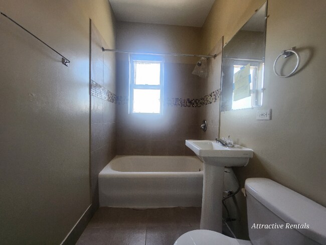 Photo - 1550 N Parkside Ave Unit 205