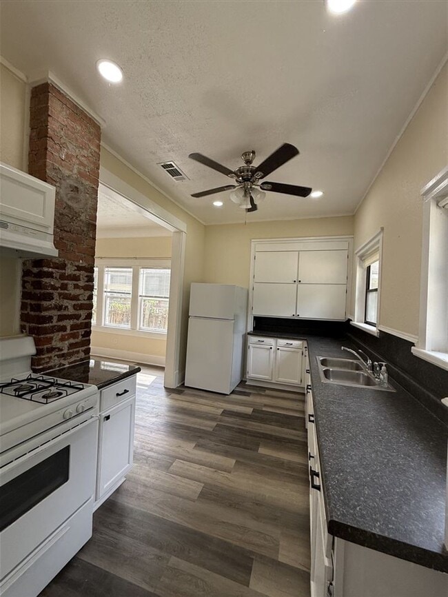 Photo - Beautifully Renovated 2 bedroom, 1 bath Bungalow | Historic Highland area | $900/Month Rent