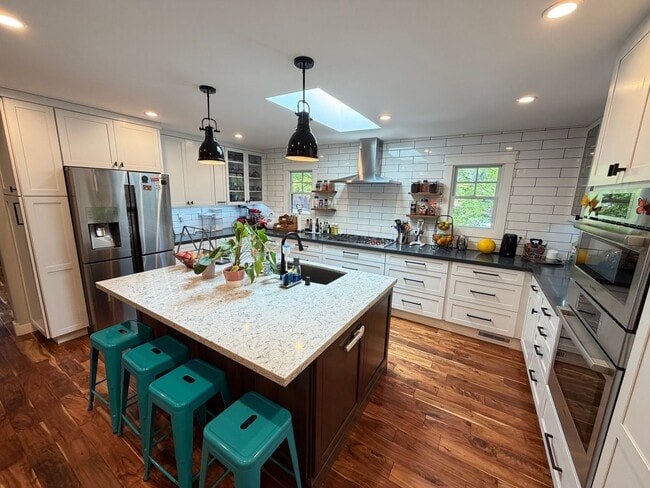 Photo - 5 Bed 4 Bath In Lafayette